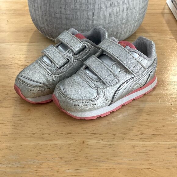 PUMA Girls' Vista Glitz Hook and Loop Sneaker, Silver-Calypso Coral White - Picture 3 of 7